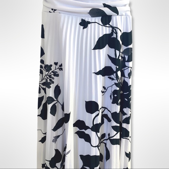 SPEECHLESS • Black and White Sleeveless Floral Dress - Picture 5 of 13